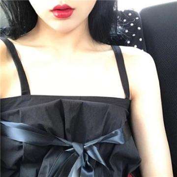 谢浩男妈妈落泪回应争议